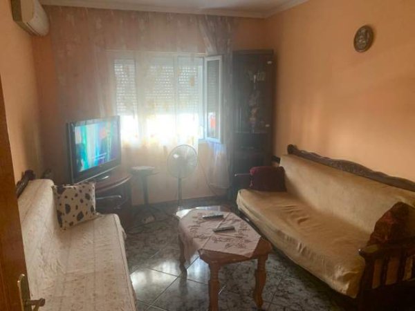 Elbasan, jepet me qera apartament 78 m² 17.000 Leke