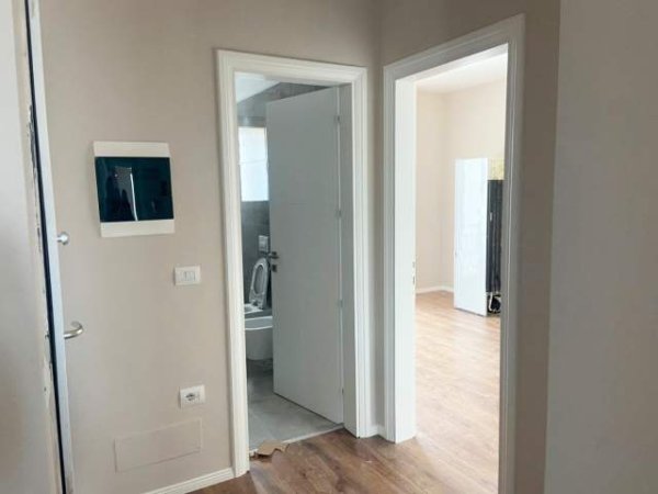 Elbasan, jepet me qera apartament 85 m² 20.000 Leke