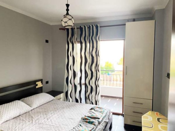 Elbasan, jepet me qera apartament 60 m² 20.000 Leke