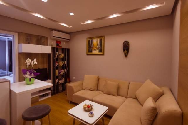 Tirane, jepet me qera apartament 1+1 Kati 5 me ashensor, 450 Euro (Sami Frasheri prane shkolles Edith Durham)