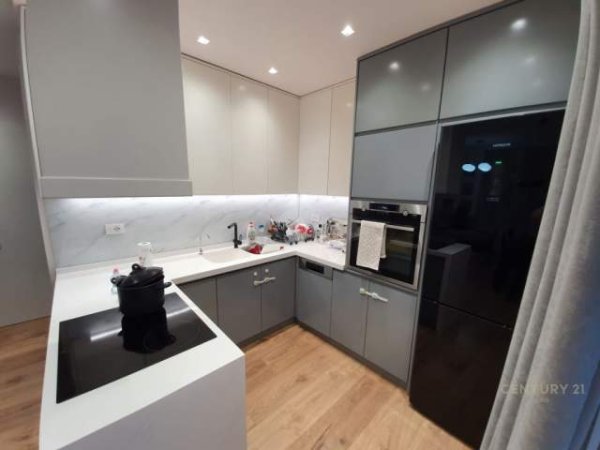 Tirane, shes apartament 2+1 Kati 6, 93 m² 170.000 Euro (21 dhjetori)