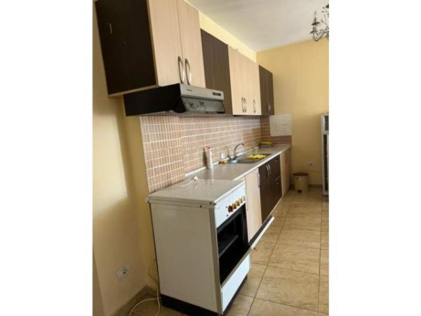 Tirane, jepet me qera apartament 2+1+BLK Kati 5, 93 m² 300 Euro (rruga kongresi manastirit)