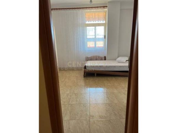 Tirane, jepet me qera apartament 2+1+BLK Kati 5, 93 m² 300 Euro (rruga kongresi manastirit)