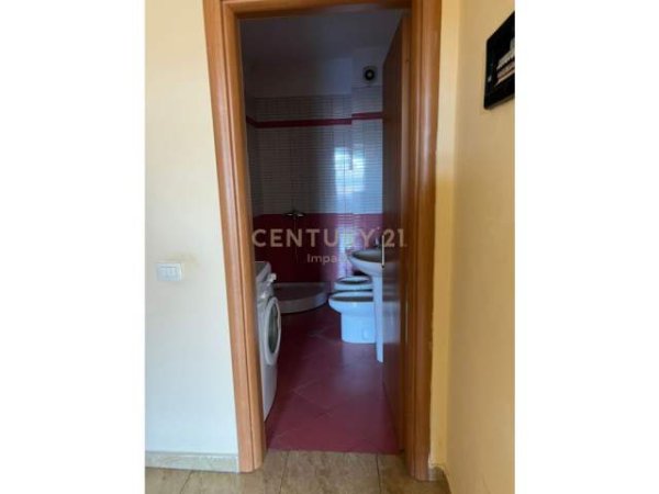 Tirane, jepet me qera apartament 2+1+BLK Kati 5, 93 m² 300 Euro (rruga kongresi manastirit)