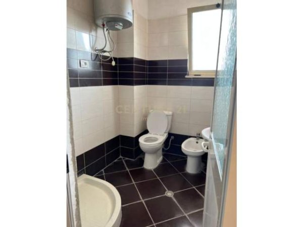 Tirane, jepet me qera apartament 2+1+BLK Kati 5, 93 m² 300 Euro (rruga kongresi manastirit)