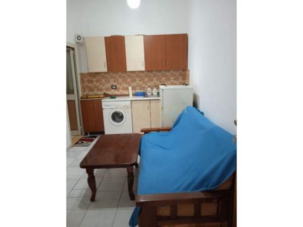 Tirane, jepet me qera apartament Kati 1, 33 m² 300 Euro (Rruga Sulejman Delvina)