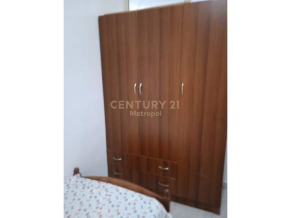 Tirane, jepet me qera apartament Kati 1, 33 m² 300 Euro (Rruga Sulejman Delvina)
