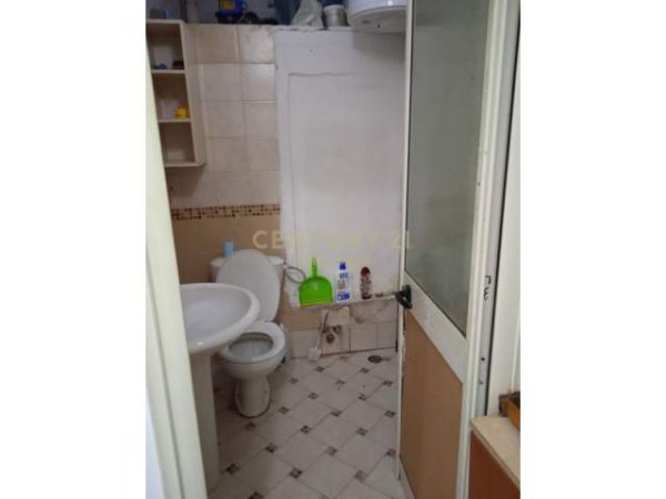 Tirane, jepet me qera apartament Kati 1, 33 m² 300 Euro (Rruga Sulejman Delvina)