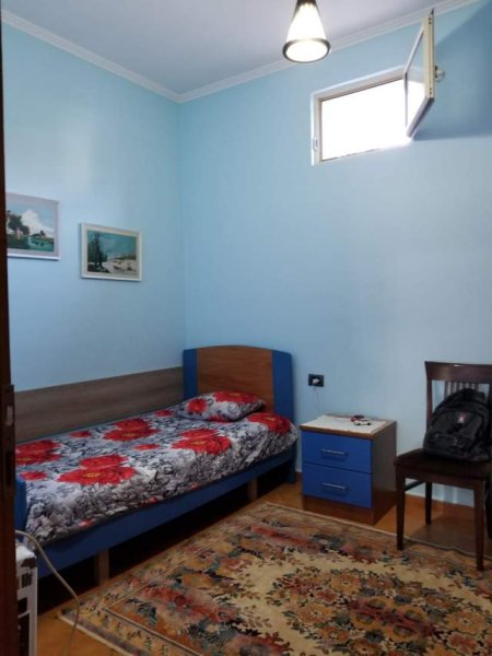 Elbasan, jepet me qera Vile 280 m² 50.000 Leke