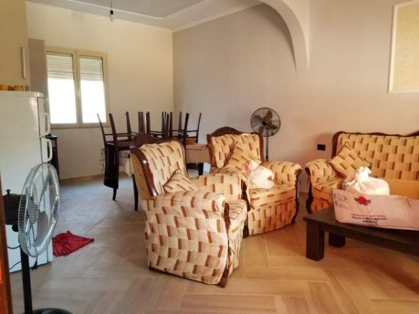 Elbasan, jepet me qera shtepi 70 m² 20.000 Leke