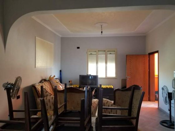 Elbasan, jepet me qera shtepi 70 m² 20.000 Leke