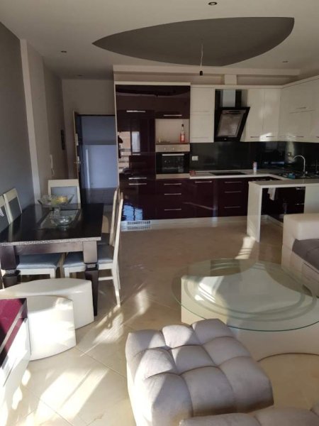 Elbasan, jepet me qera 90 m² 250 Euro