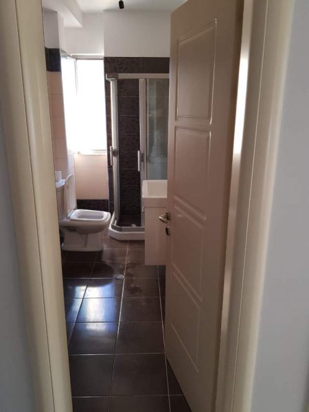 Elbasan, jepet me qera 90 m² 250 Euro