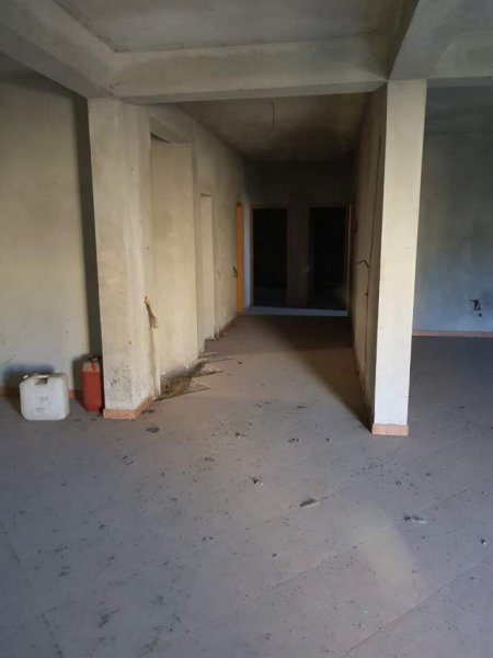 Elbasan, shitet shtepi 333 m² 100.000 Euro