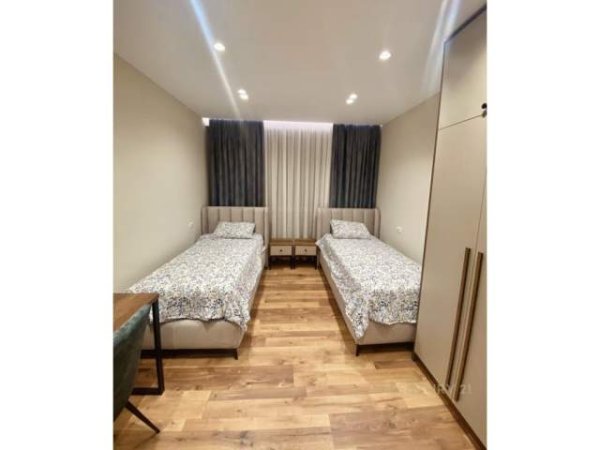 Tirane, jepet me qera apartament 2+1 Kati 8, 112 m² 750 Euro (fusha e aviacionit)