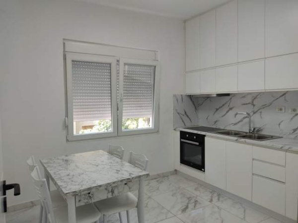 Tirane, jepet me qera apartament 2+1+BLK Kati 2, 70 m² 400 Euro (Rruga e Dibres)