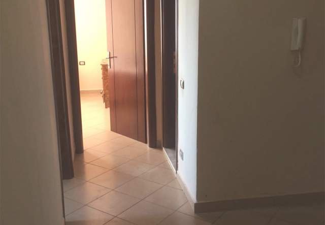 Elbasan, jepet me qera apartament 85 m² 20.000 Leke