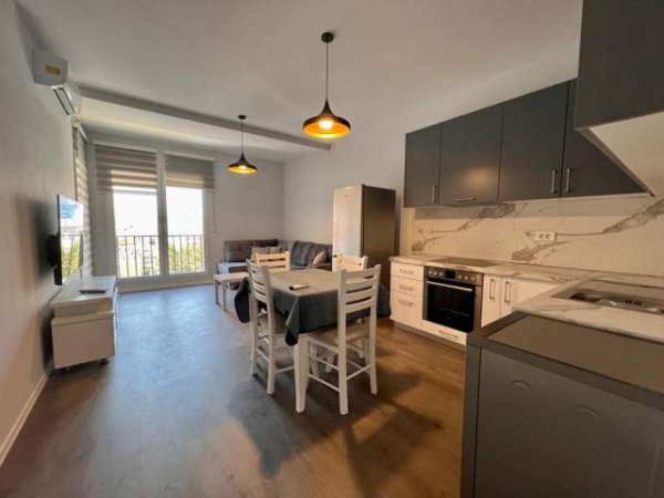Tirane, jepet me qera apartament 1+1+BLK Kati 4, 450  (Fusha Ali Demi)