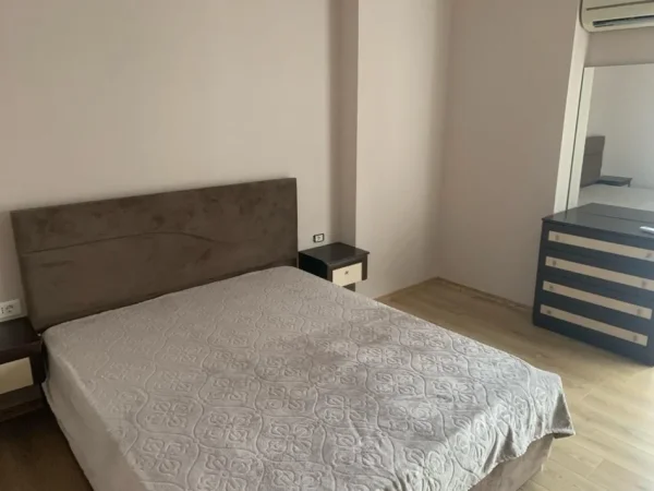 JEPET ME QERA  APARTAMENT 2+1 700 EURO KOMPLEKSI DELIJORGJI