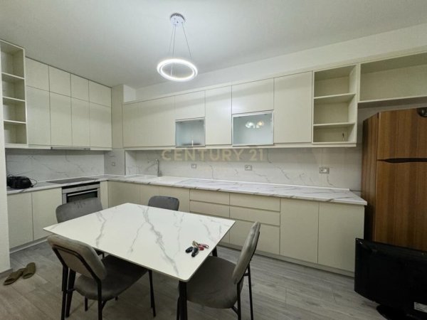 SHESIM APARTAMENT 2+1+2+POST PARKIMI, LIQENI I THATE