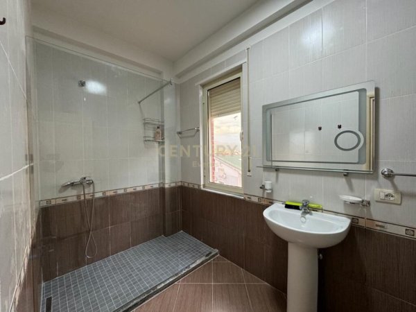 SHESIM APARTAMENT 2+1+2+POST PARKIMI, LIQENI I THATE