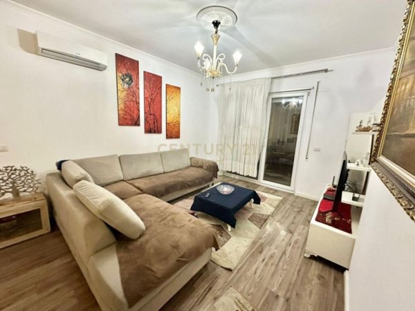 Apartament 2+1+2 me verande për Shitje tek Restorant Fresku!