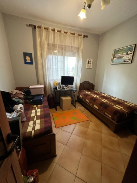 OKAZION Shitet apartament 3+1+2 (tualete),Kati i 1(banim) ,Komuna e Parisit 190.000Euro