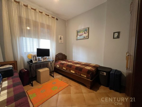 Shesim Apartament 3+1+2 tek Komuna Parisit