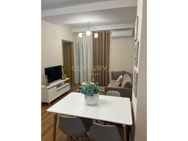 Jepet me Qira Apartament 2+1 prane Selvise !!