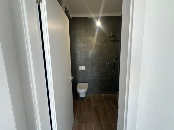 Disponojmë Apartament 2+1+2, i cili jepet me Qera per Biznes, Ali Dem.