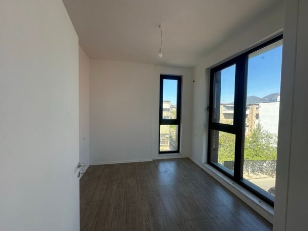 Disponojmë Apartament 2+1+2, i cili jepet me Qera per Biznes, Ali Dem.