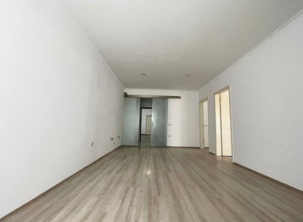 JEPET ME QERA APARTAMENT 2+1 370 EURO ASTIR