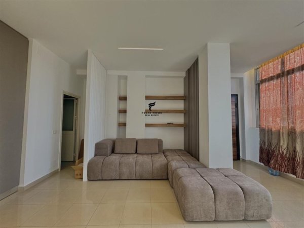 APARTAMENT ME QERA,STACIONI TRENIT,600 EURO.