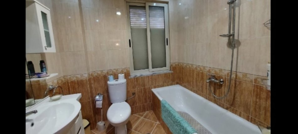 Apartament për qira Shkolla e Baletit - 3+2+1 + Garazh