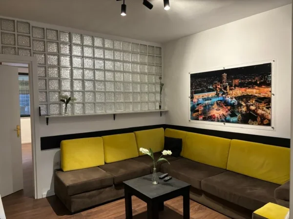 Jepet apartament 1+1 me qera te Ura e Tabakeve