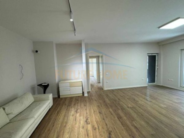 Qera , Apartament 2+1+ Pp