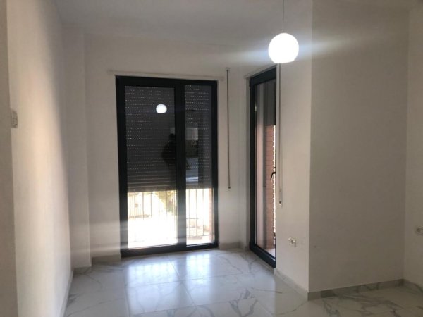 Apartament me qera 1+1 prane uet