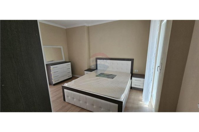 Jepet me qira apartament (2+1) plus garazh, pranë Prokurorisë së Tiranës.