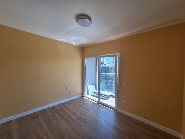 Apartament 2+1+2 me qera tek Rruga 5 Maji