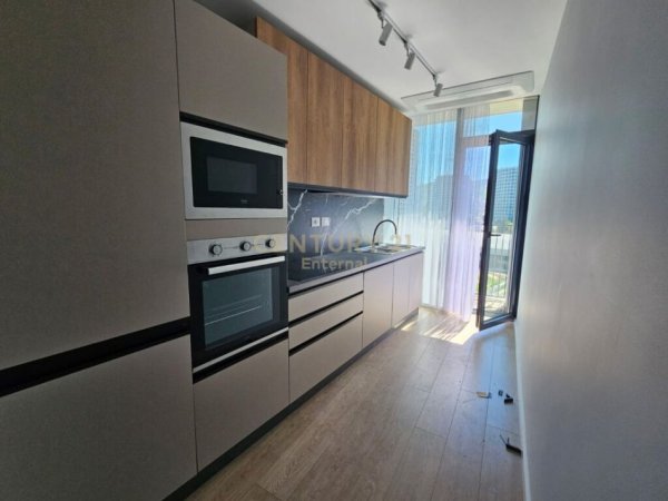 Jepet me qera apartament modern+post parkimi tek rezidenca LakeView!,1000euro