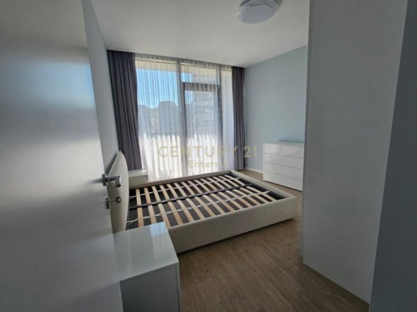 Jepet me qera apartament modern+post parkimi tek rezidenca LakeView!,1000euro