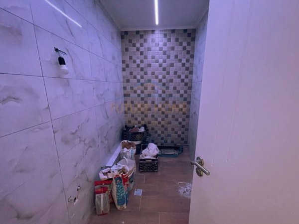 Shitet, Apartament 2+1, Fresk, Tiranë. LI39898