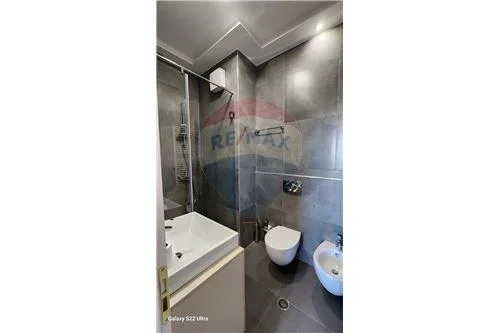 JEPET ME QIRA APARTAMENT 2+1+2 te Toptani, Rruga Xhorxh Bush