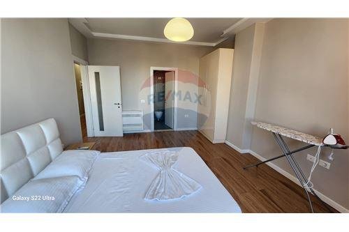 JEPET ME QIRA APARTAMENT 2+1+2 te Toptani, Rruga Xhorxh Bush