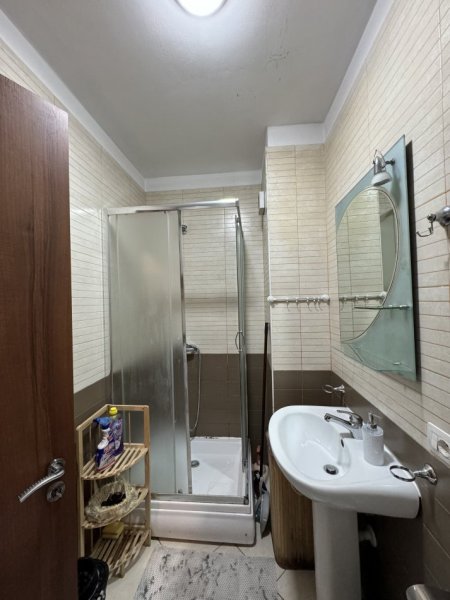 Apartament Me Qera 1+1 Tek Kompleksi Kontakt Tirane.