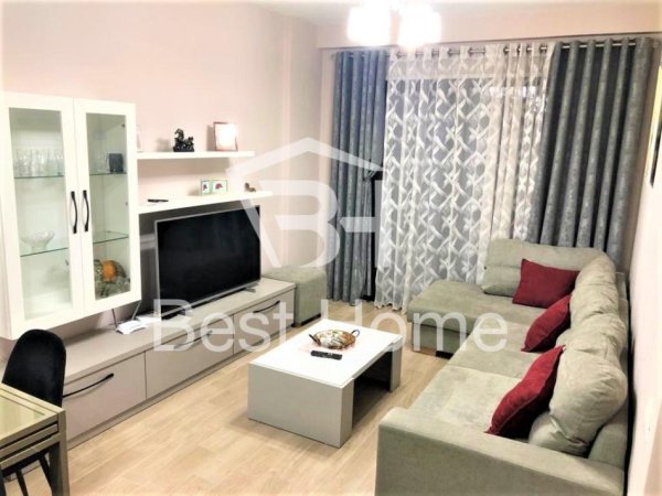 Apartament 2+1 Me Qera, 21 Dhjetori, Prane Hotel Mondial, Tirane.