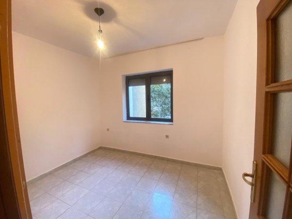 Apartament me qera 3+1