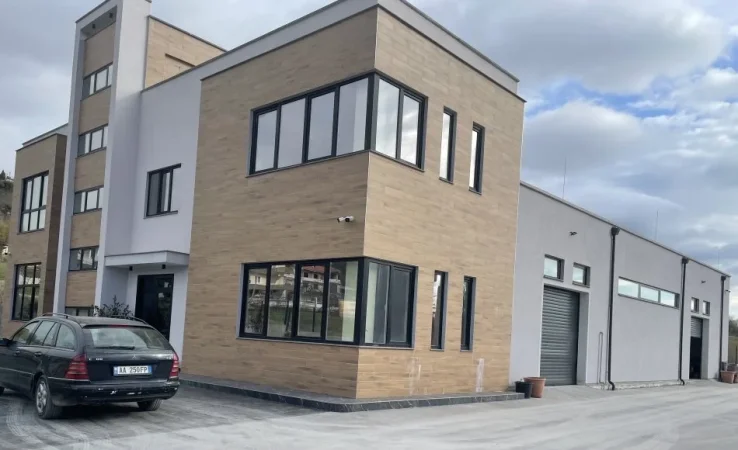 JAP ME QIRA MAGAZINE 300 m2 NE PRUSH-VAQARR-TIRANE