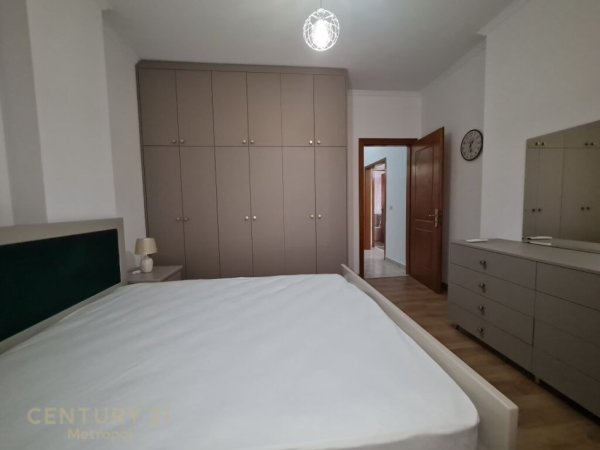 Japim me Qira apartament 2+1+2 rruga 5 Maji!