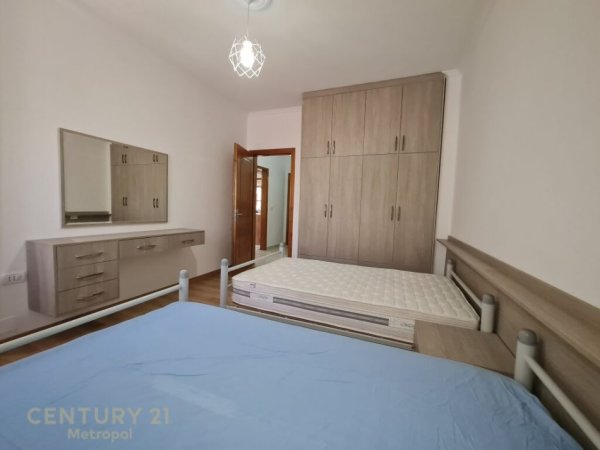 Japim me Qira apartament 2+1+2 rruga 5 Maji!